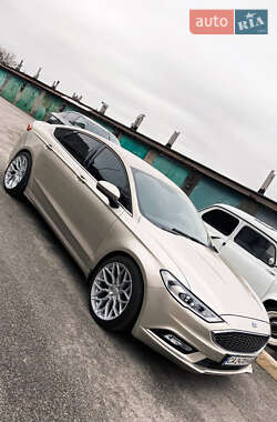 Седан Ford Fusion 2017 в 