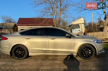 Седан Ford Fusion 2017 в 