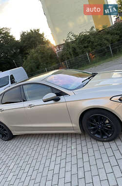 Седан Ford Fusion 2017 в 