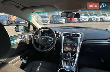 Седан Ford Fusion 2016 в 