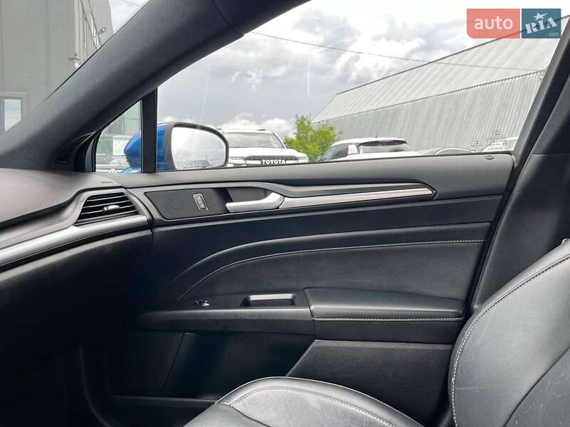 Седан Ford Fusion 2017 в Львові