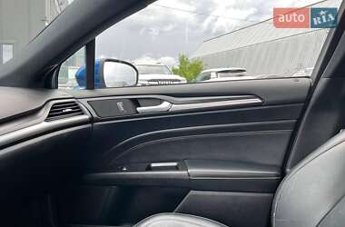 Седан Ford Fusion 2017 в 