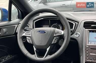 Седан Ford Fusion 2017 в 