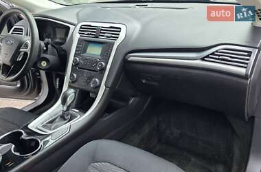 Седан Ford Fusion 2015 в 