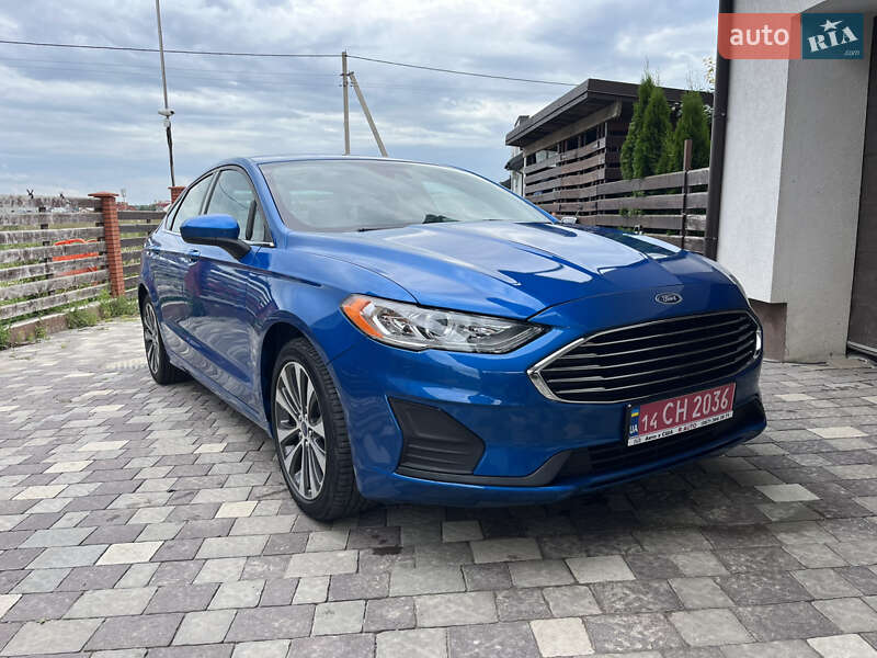 Седан Ford Fusion 2019 в 