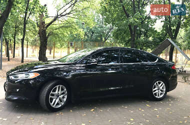 Седан Ford Fusion 2015 в 