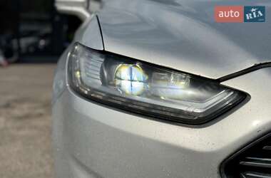 Седан Ford Fusion 2015 в 