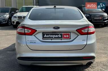 Седан Ford Fusion 2015 в 