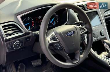 Седан Ford Fusion 2015 в 