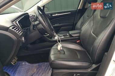 Седан Ford Fusion 2017 в 