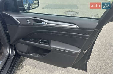 Седан Ford Fusion 2013 в 