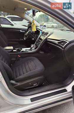 Седан Ford Fusion 2016 в 