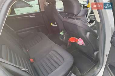 Седан Ford Fusion 2016 в 