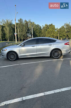 Седан Ford Fusion 2016 в 