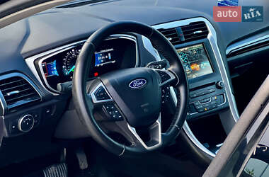 Седан Ford Fusion 2015 в 
