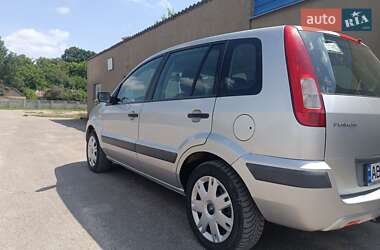Хэтчбек Ford Fusion 2006 в 