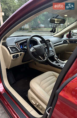 Седан Ford Fusion 2015 в 