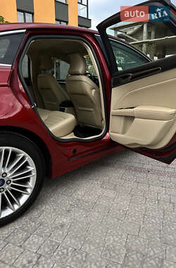 Седан Ford Fusion 2015 в 
