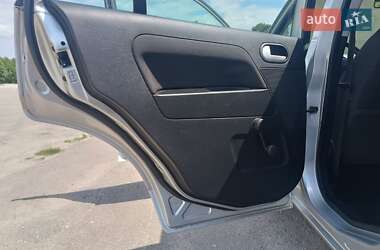 Хэтчбек Ford Fusion 2006 в 