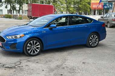 Седан Ford Fusion 2019 в 