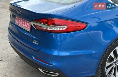 Седан Ford Fusion 2019 в 