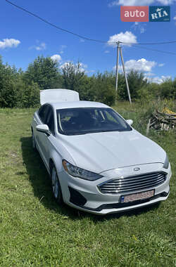 Седан Ford Fusion 2019 в Львові