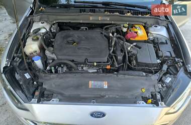 Седан Ford Fusion 2017 в 