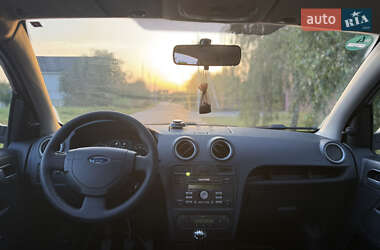 Хэтчбек Ford Fusion 2007 в 