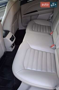 Седан Ford Fusion 2016 в 