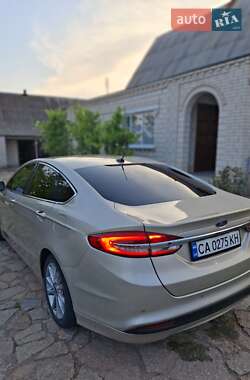 Седан Ford Fusion 2016 в 