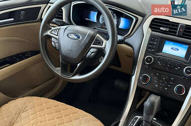 Седан Ford Fusion 2015 в 