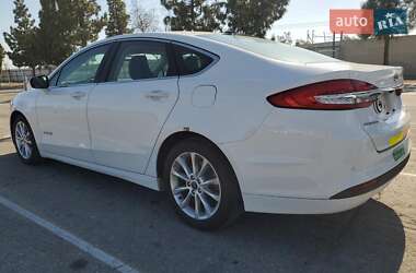 Седан Ford Fusion 2017 в 