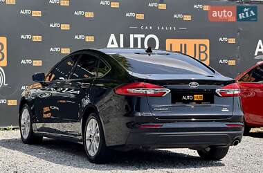 Седан Ford Fusion 2019 в 