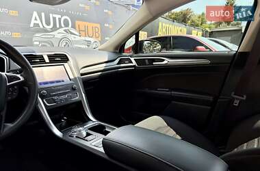 Седан Ford Fusion 2019 в 