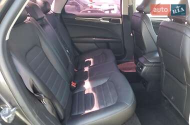 Седан Ford Fusion 2016 в 