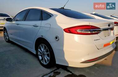 Седан Ford Fusion 2017 в 