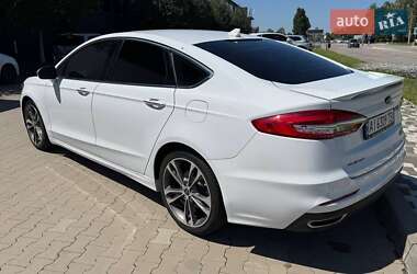 Седан Ford Fusion 2019 в 