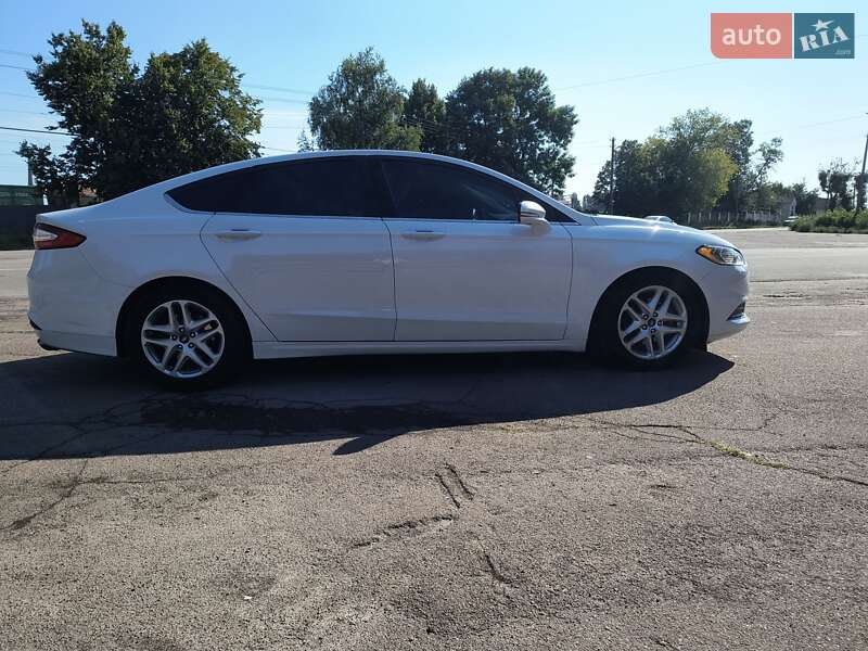 Седан Ford Fusion 2015 в Коростене