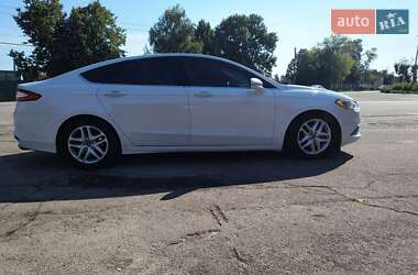Седан Ford Fusion 2015 в 