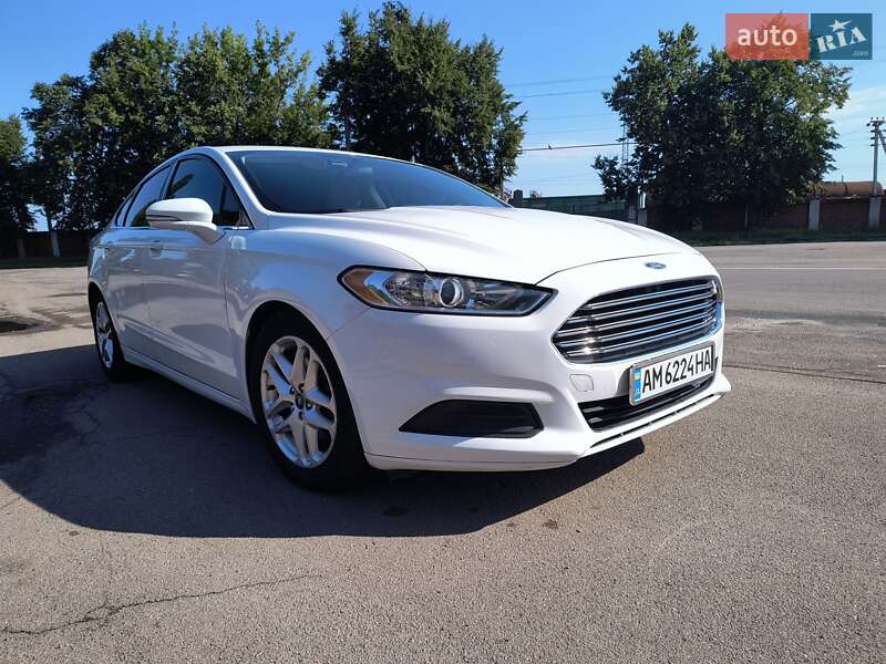 Седан Ford Fusion 2015 в Коростене