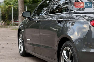 Седан Ford Fusion 2014 в 