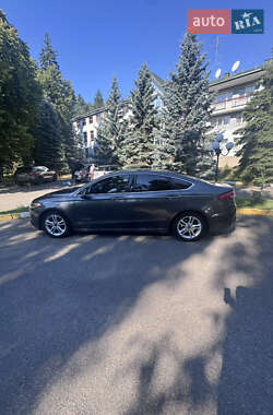 Седан Ford Fusion 2017 в 