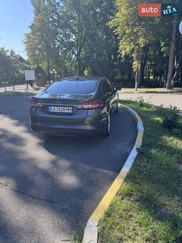 Седан Ford Fusion 2017 в 