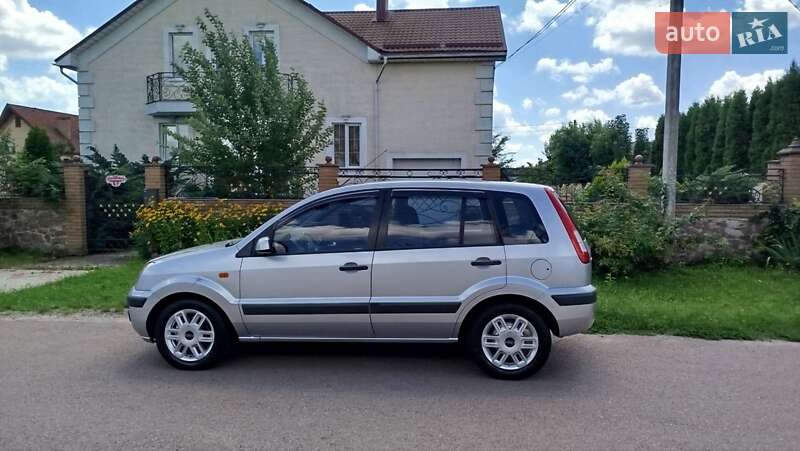Хэтчбек Ford Fusion 2008 в 