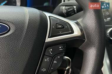 Седан Ford Fusion 2013 в 