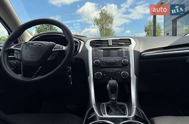 Седан Ford Fusion 2013 в 
