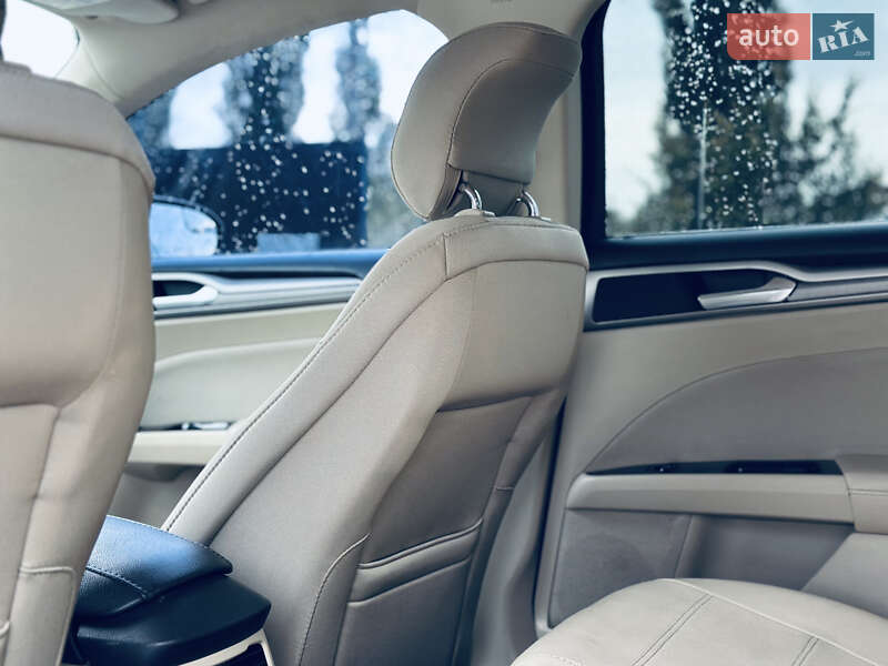 Седан Ford Fusion 2014 в Кременчуці