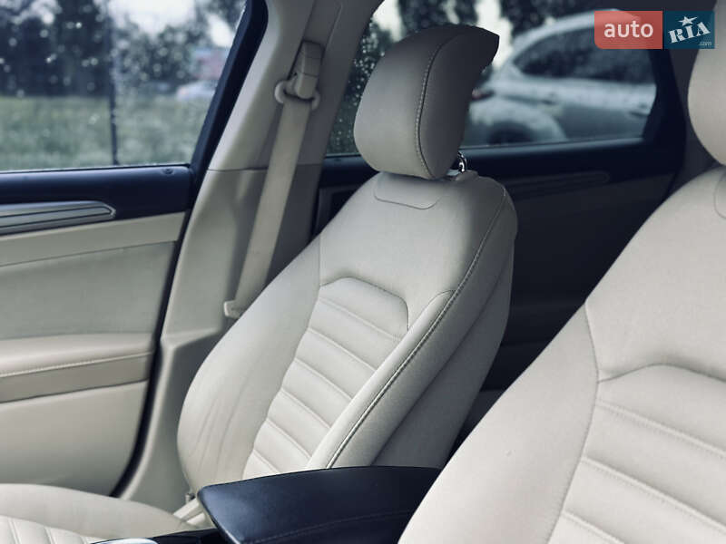 Седан Ford Fusion 2014 в Кременчуці