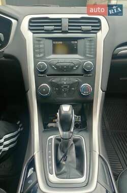 Седан Ford Fusion 2013 в 