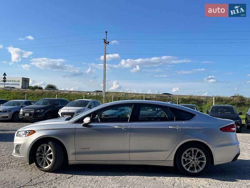 Седан Ford Fusion 2019 в Львове